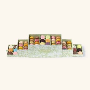 Boîte à tiroirs de 32 macarons et 18 Eugénie