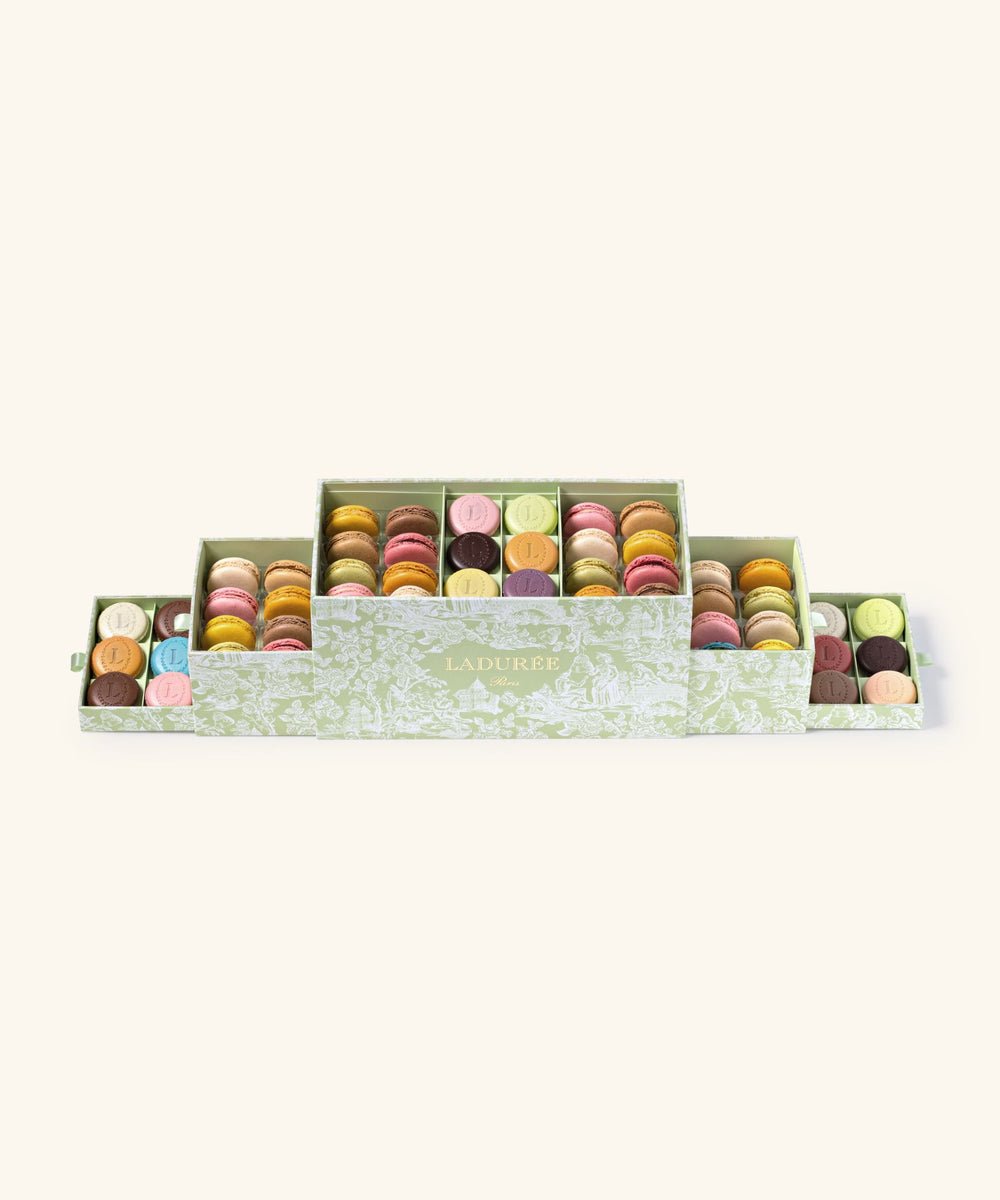 Boîte à tiroirs de 32 macarons et 18 Eugénie