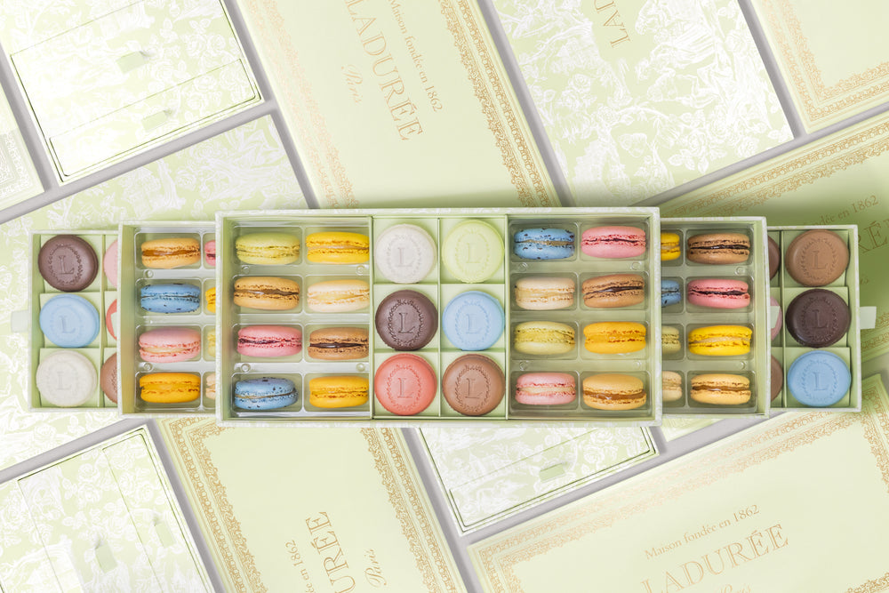 Boîte à tiroirs de 32 macarons et 18 Eugénie - Image 2