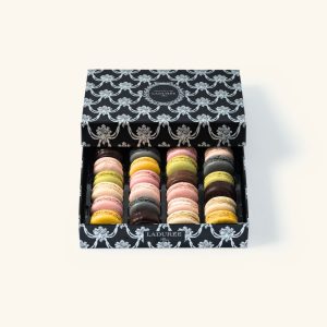 "Brocart" 24 macarons gift box