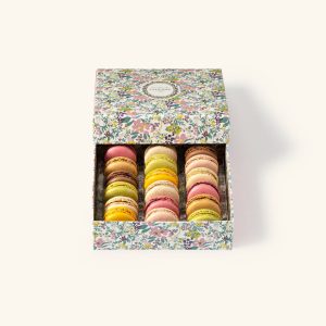"Floral" 18 macarons gift box