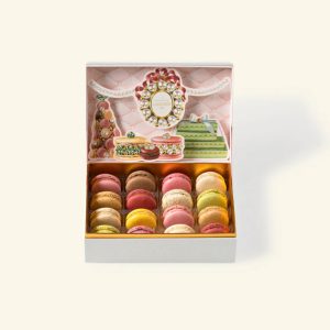 "Laduree Wreath" 16 macarons gift box